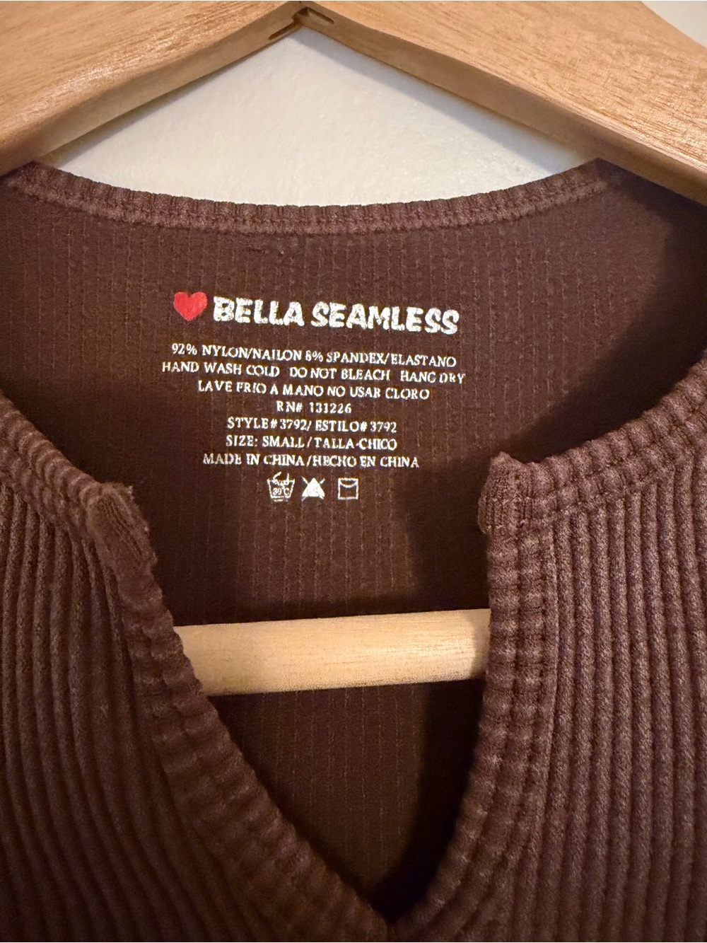 Bella Seamless Brown Ribbed Crop Top with Front V-Notch - Picture 2 of 3